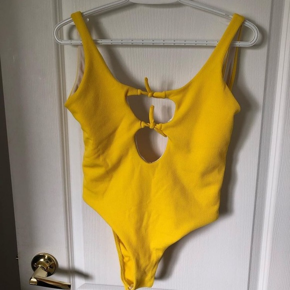 Bathing suit - Picture 1 of 2